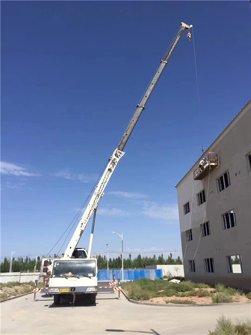 吴堡县“轻装强干”—— 吊车的 “轻量化臂架” 技术